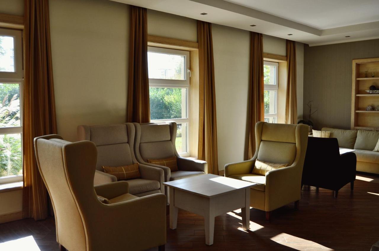 ホテル Diva Kacica Restaurant & Pansion Komárno エクステリア 写真